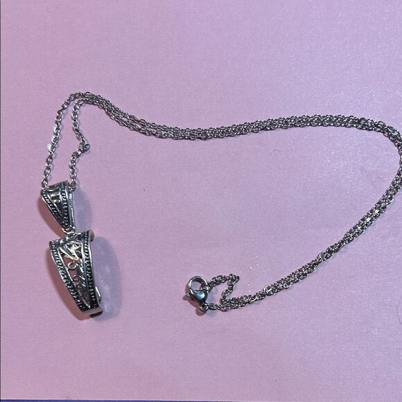 Elegant Silver Necklace and Pendant Set - Picture 1 of 4